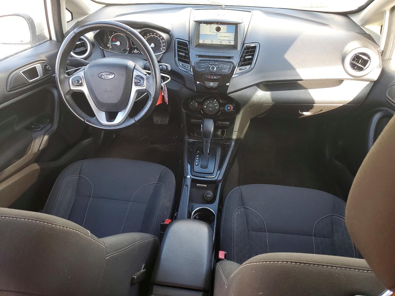 2016 FORD FIESTA SE photo 8