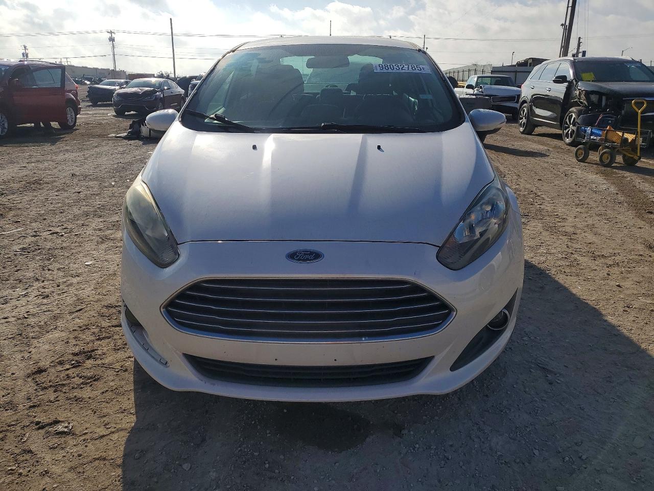 2016 FORD FIESTA SE photo 5