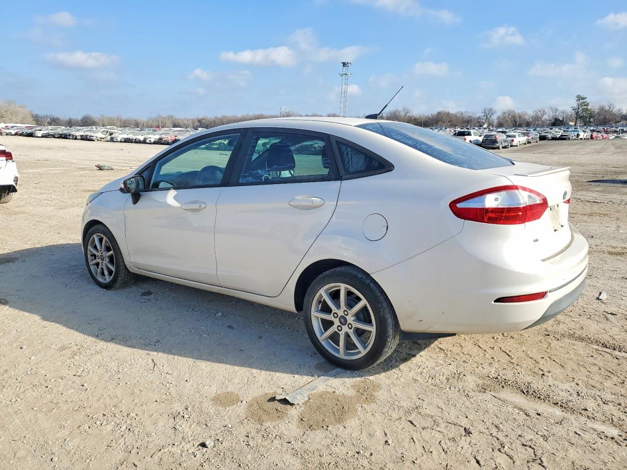 2016 FORD FIESTA SE photo 2