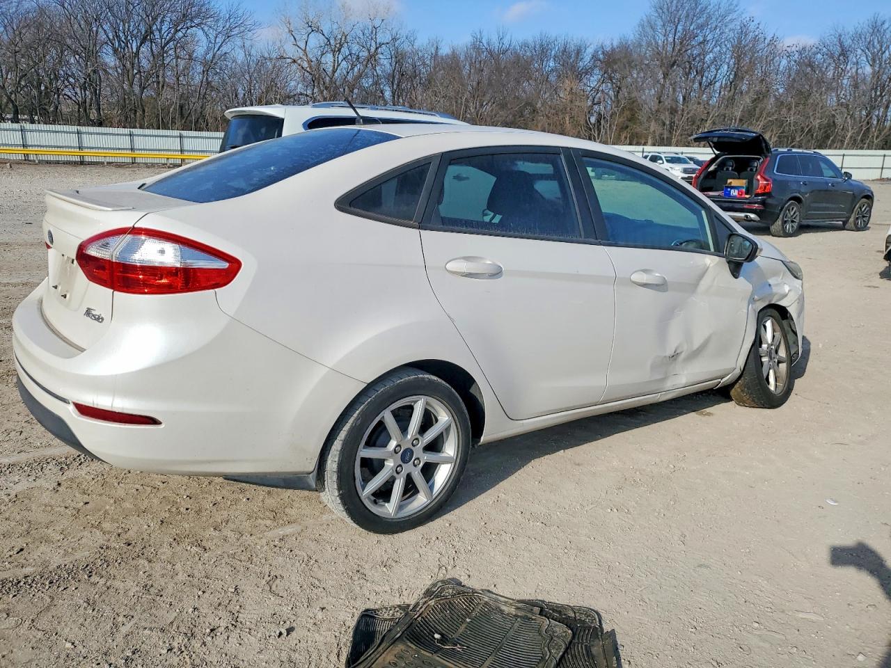 2016 FORD FIESTA SE photo 3