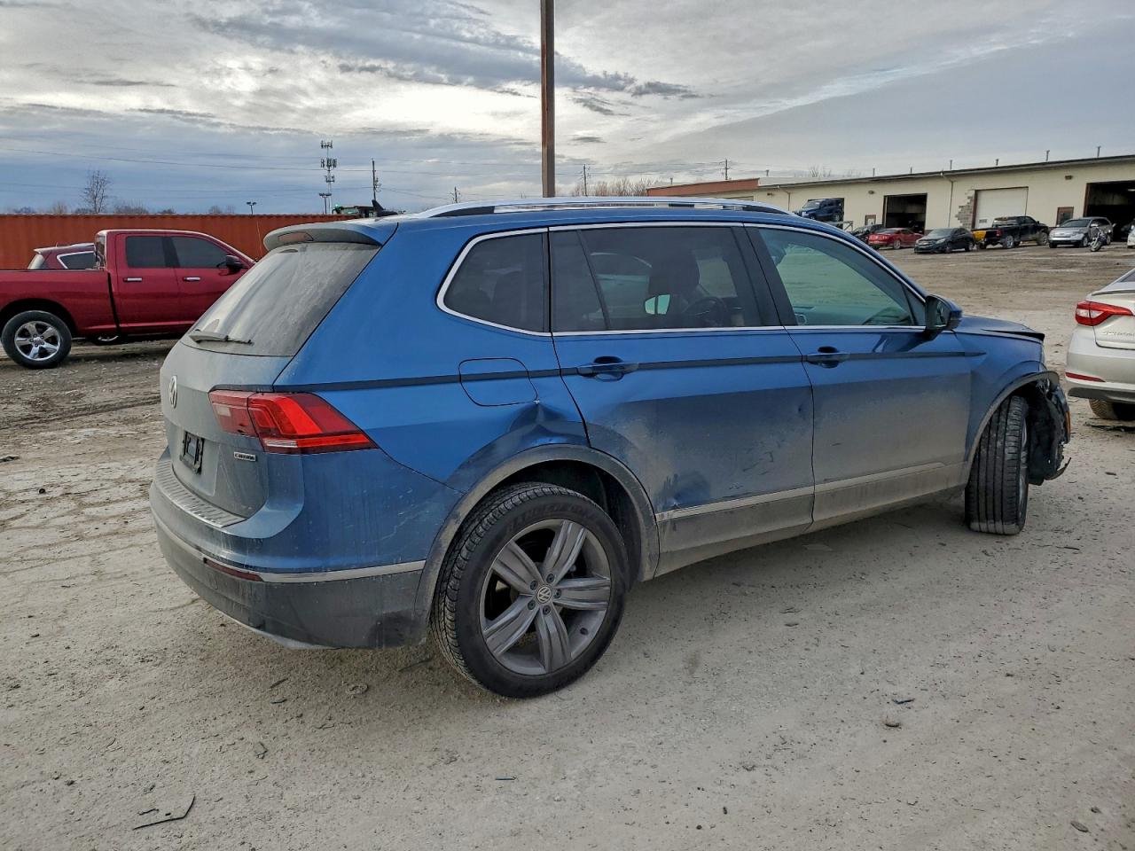 2020 VOLKSWAGEN TIGUAN SE photo 3
