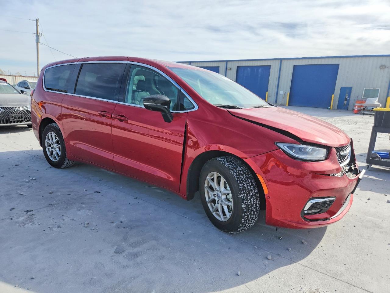 2024 CHRYSLER PACIFICA TOURING L photo 4