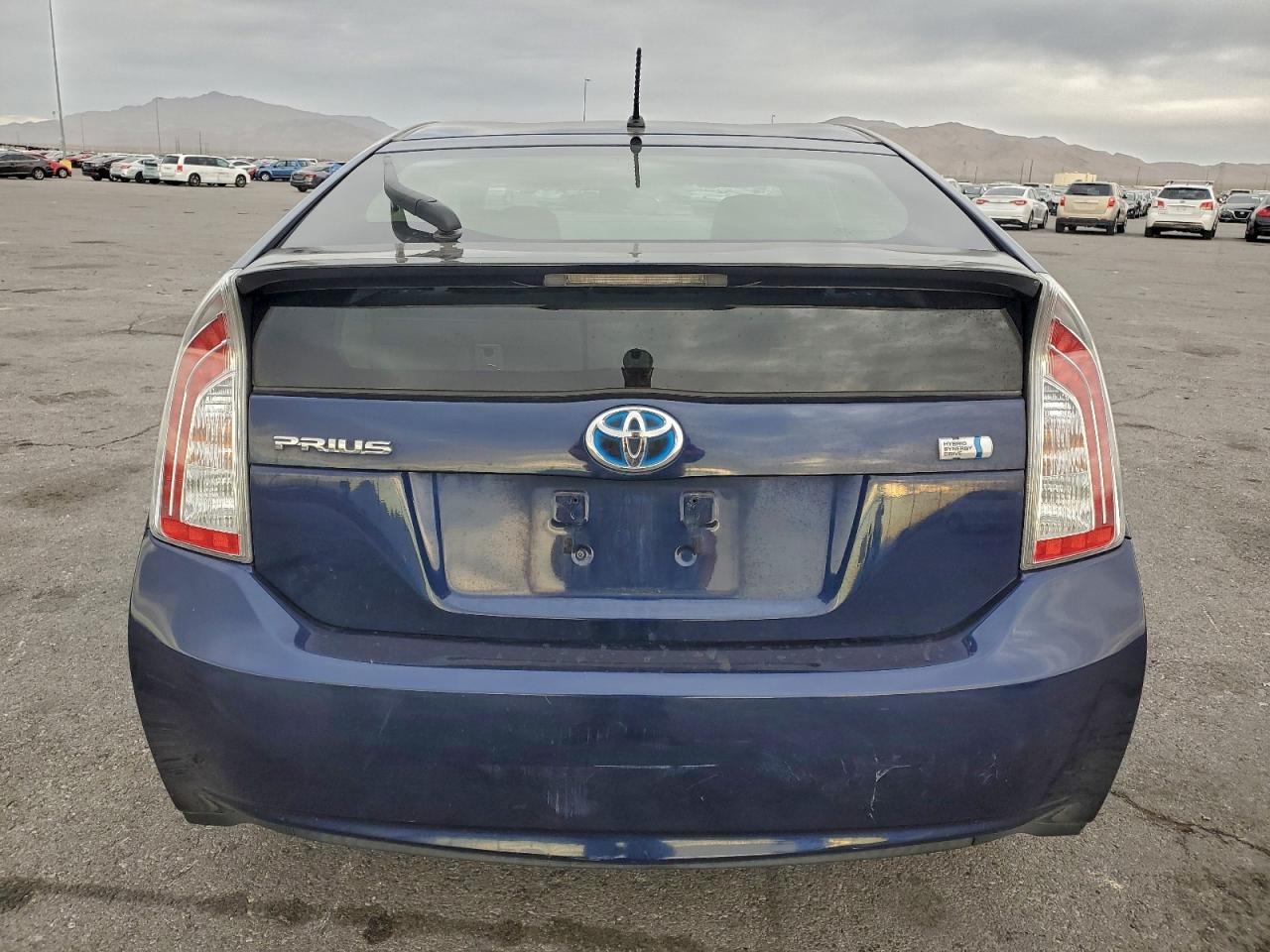 2013 TOYOTA PRIUS photo 6