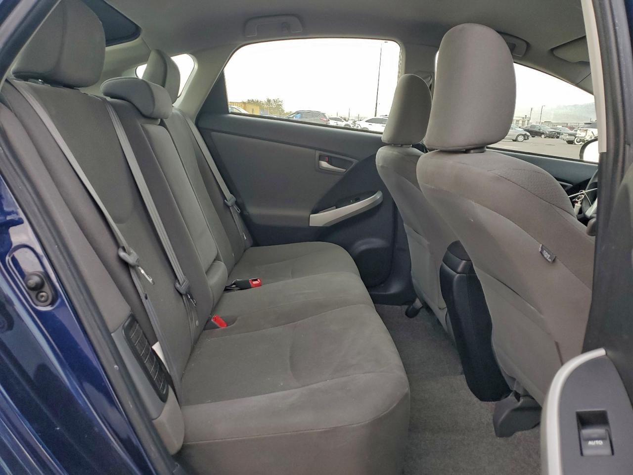 2013 TOYOTA PRIUS photo 10