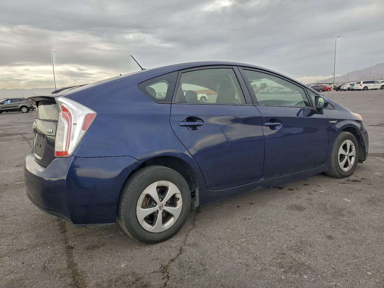 2013 TOYOTA PRIUS photo 3
