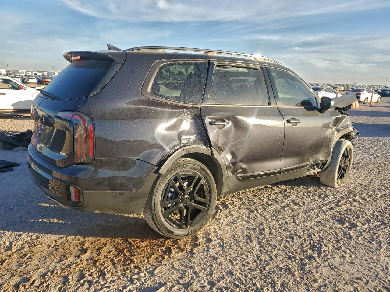 2025 KIA TELLURIDE EX X-LINE photo 3