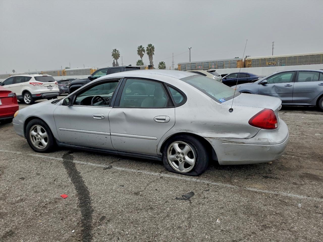 2003 FORD TAURUS SES photo 2