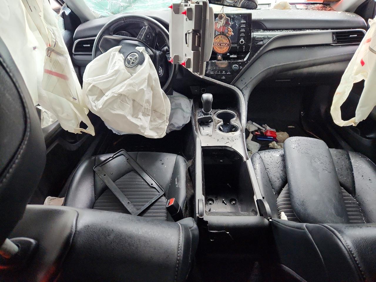 2022 TOYOTA CAMRY SE photo 8
