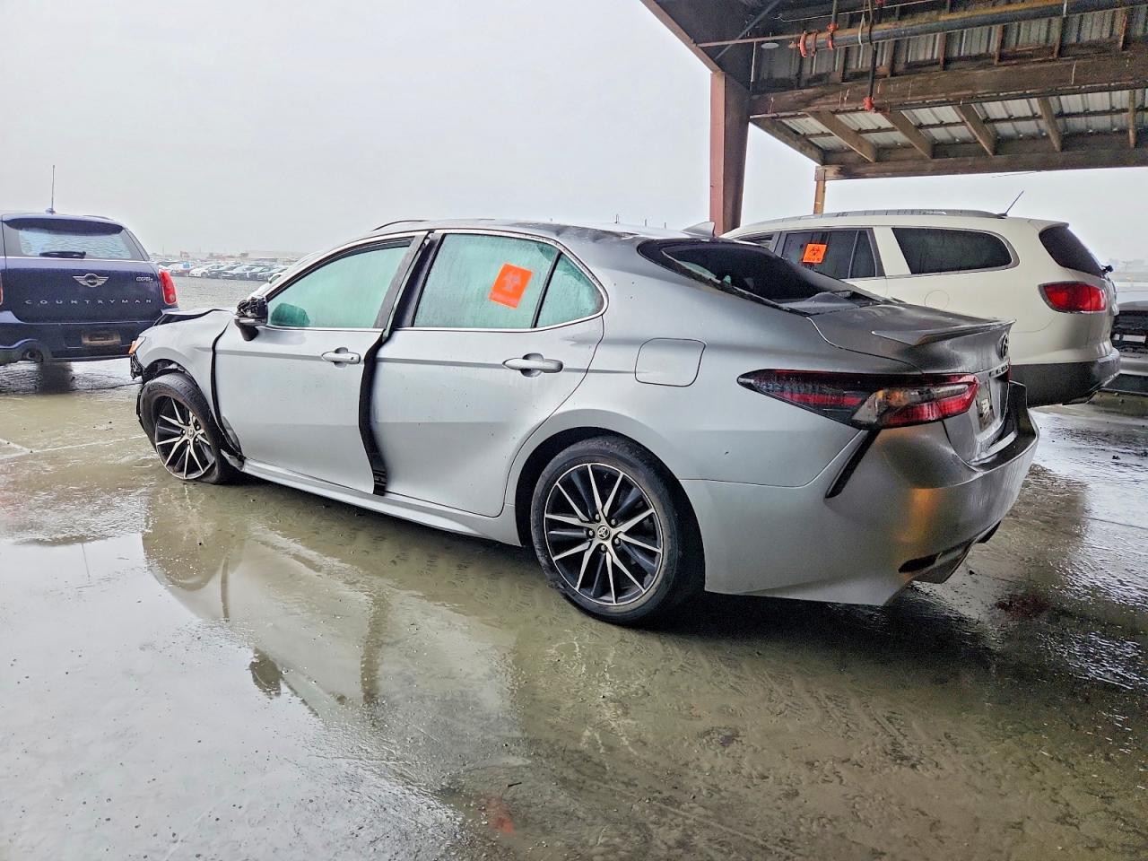 2022 TOYOTA CAMRY SE photo 2