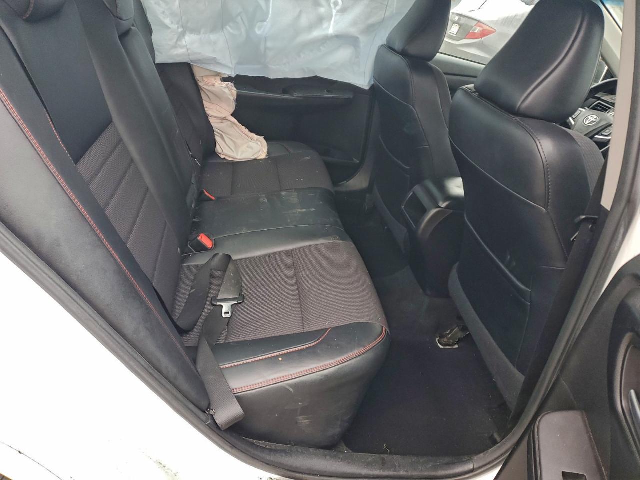 2016 TOYOTA CAMRY SE photo 19
