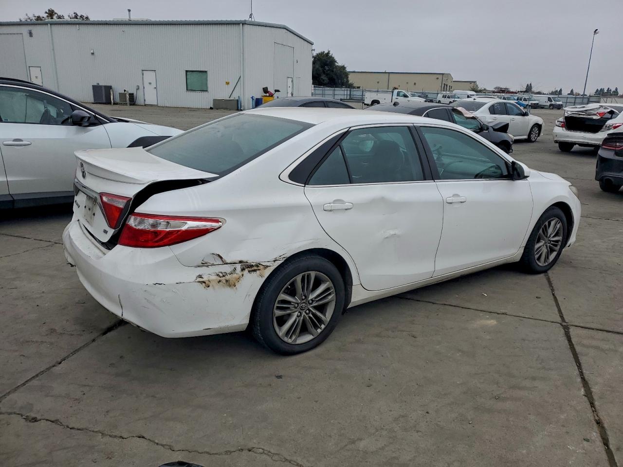 2016 TOYOTA CAMRY SE photo 5