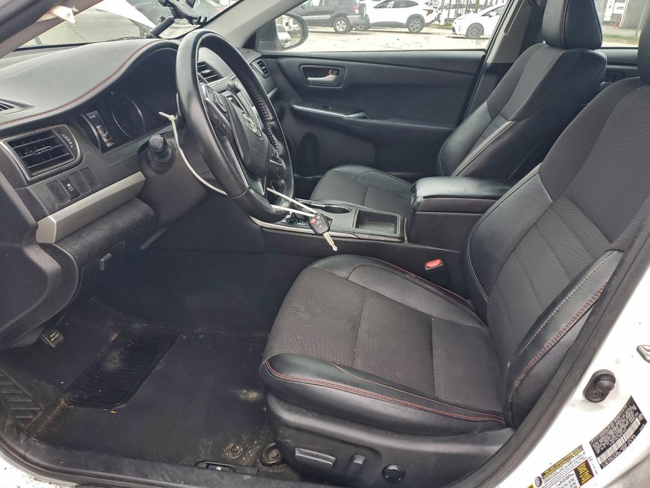 2016 TOYOTA CAMRY SE photo 13
