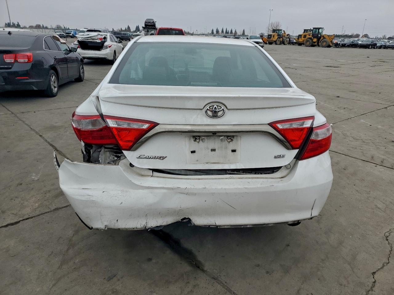 2016 TOYOTA CAMRY SE photo 11