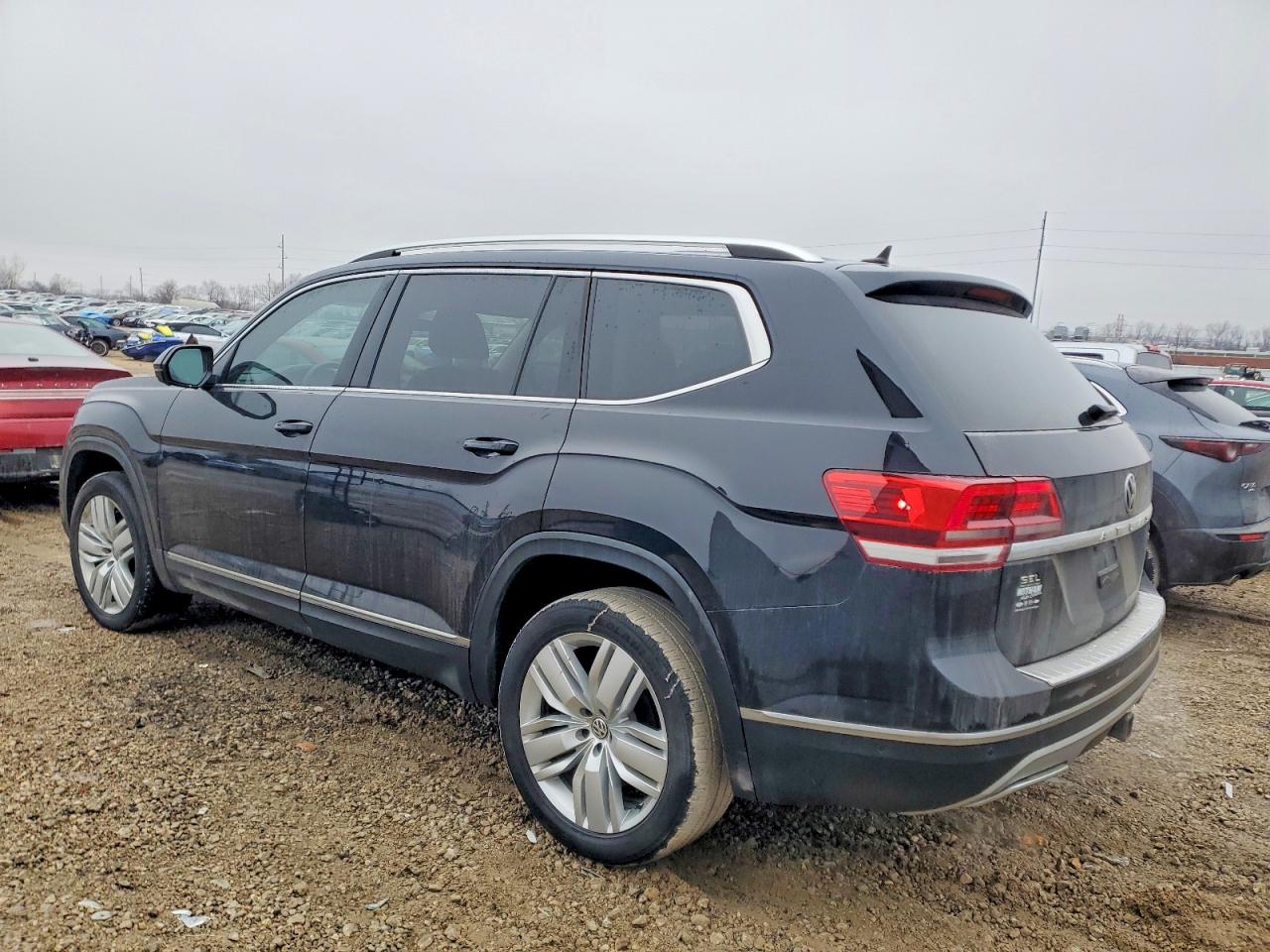 2018 VOLKSWAGEN ATLAS SEL PREMIUM photo 2