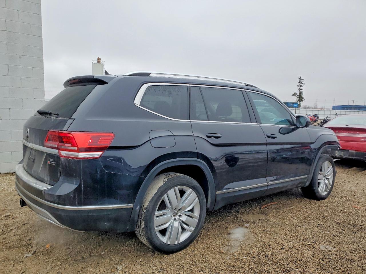 2018 VOLKSWAGEN ATLAS SEL PREMIUM photo 3