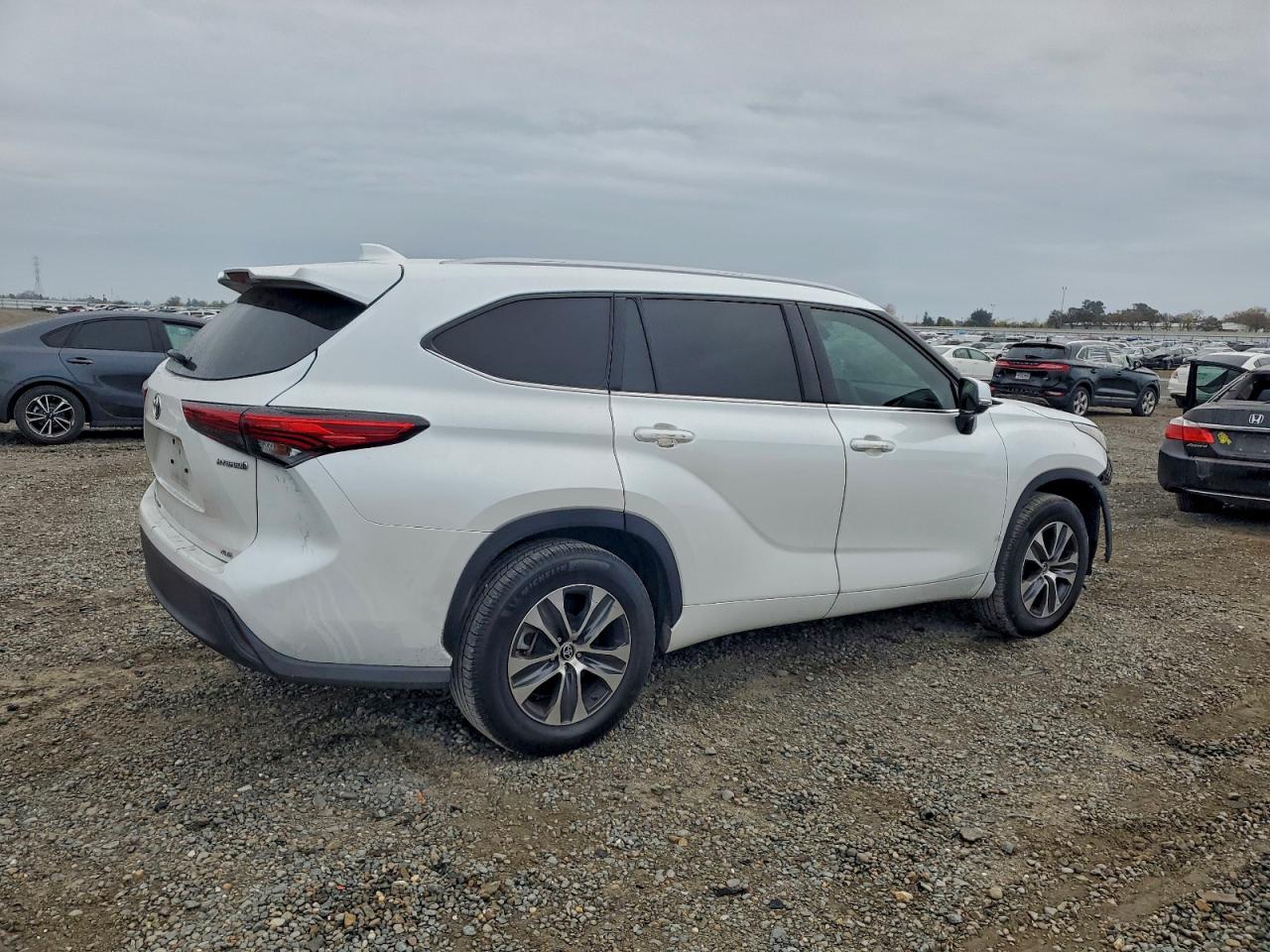 2022 TOYOTA HIGHLANDER HYBRID XLE photo 5