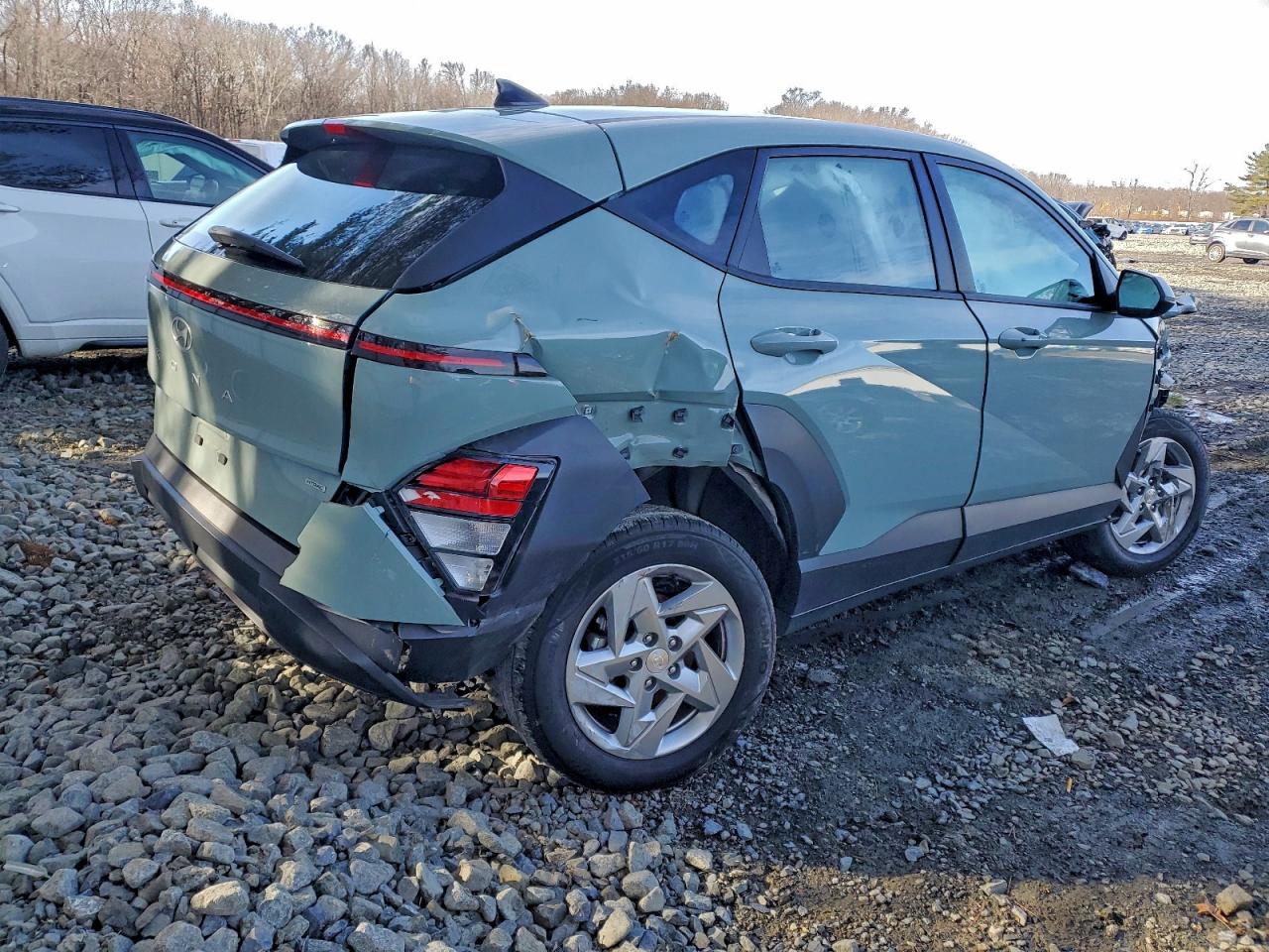 2024 HYUNDAI KONA SE photo 3