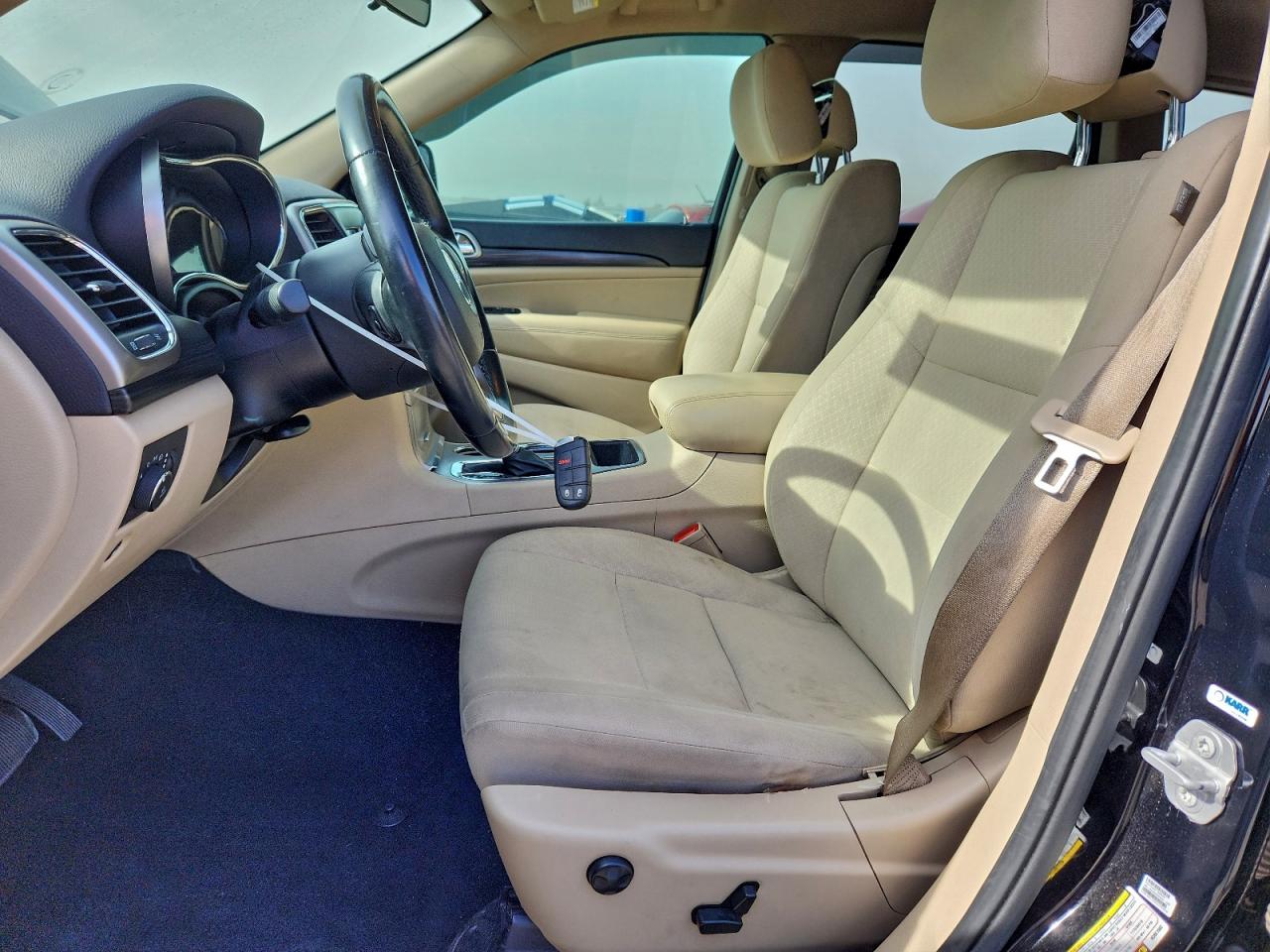 2019 JEEP GRAND CHEROKEE LAREDO photo 19