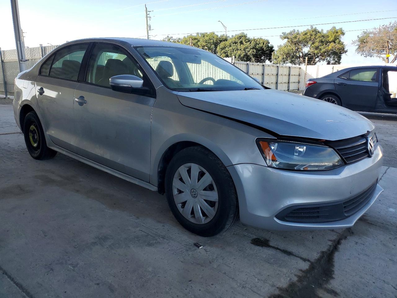 2014 VOLKSWAGEN JETTA SE photo 4