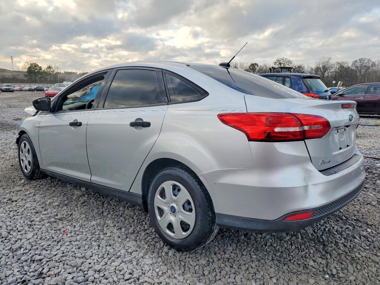 2017 FORD FOCUS S photo 2