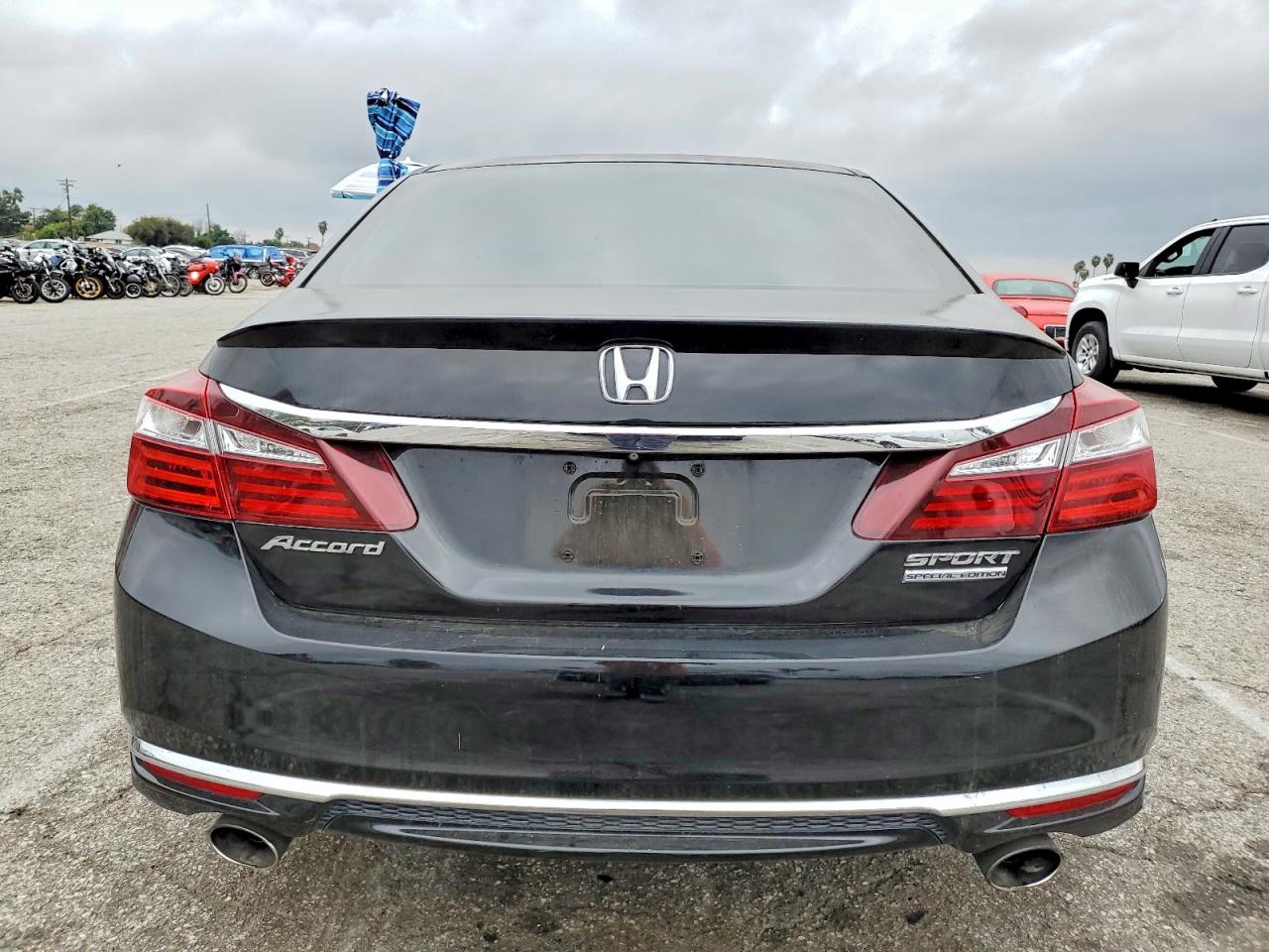 2017 HONDA ACCORD photo 6