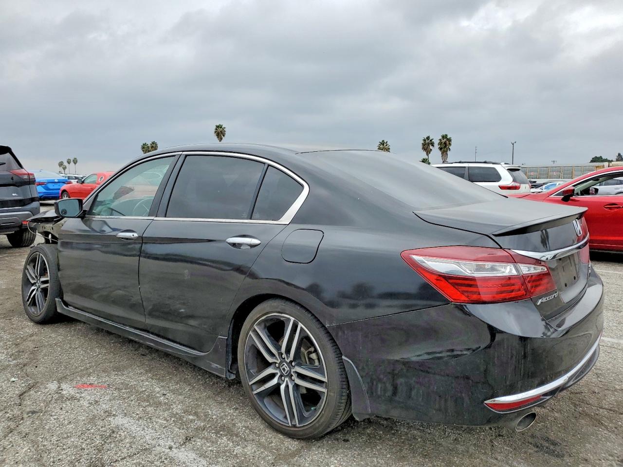 2017 HONDA ACCORD photo 2