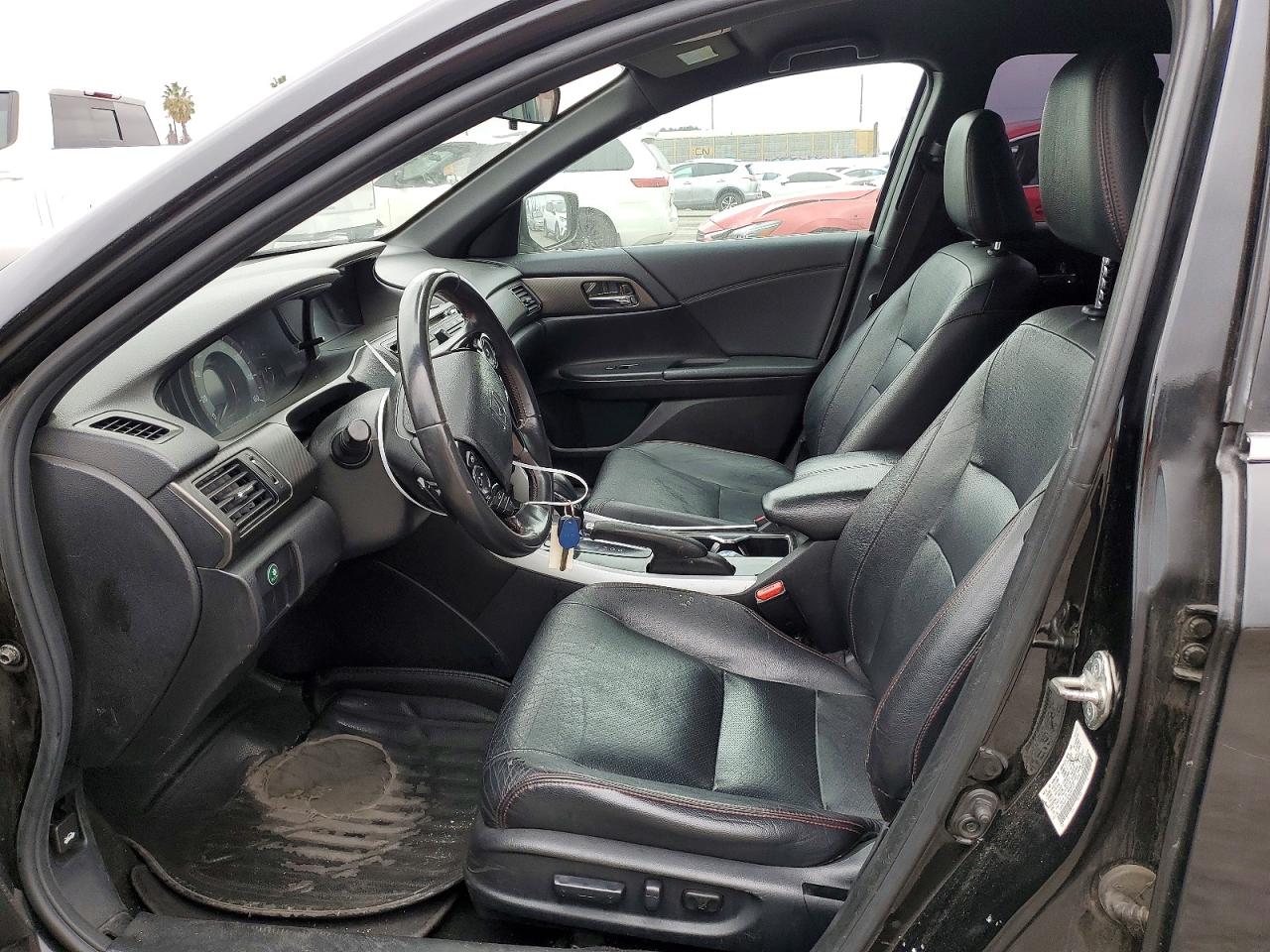 2017 HONDA ACCORD photo 7