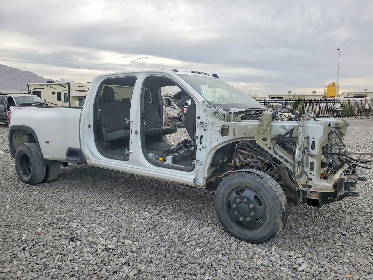 2021 CHEVROLET SILVERADO K3500 LT photo 4