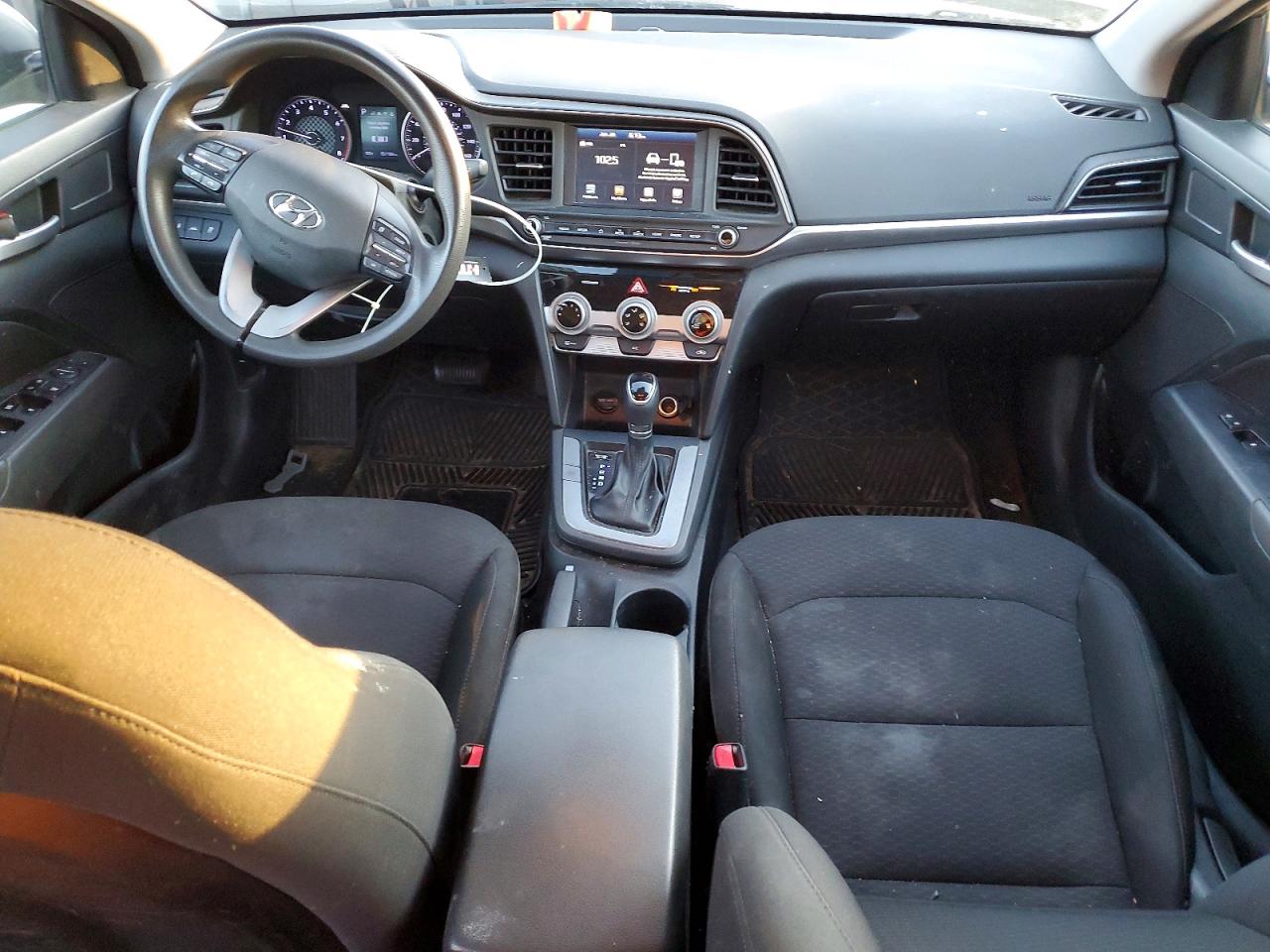 2019 HYUNDAI ELANTRA SEL photo 22