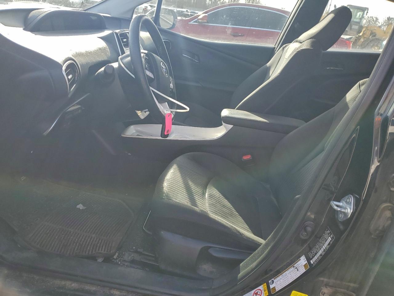 2016 TOYOTA PRIUS THREE photo 7