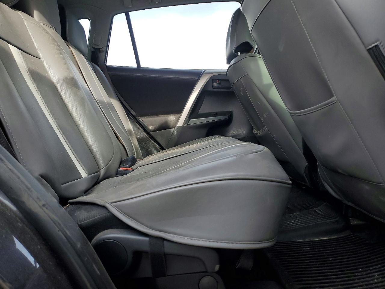 2018 TOYOTA RAV4 LE photo 11