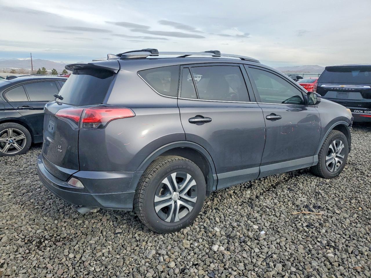 2018 TOYOTA RAV4 LE photo 3