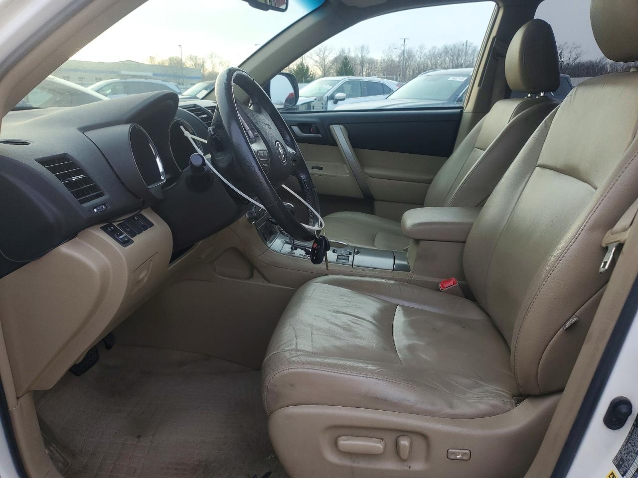 2010 TOYOTA HIGHLANDER SE photo 7