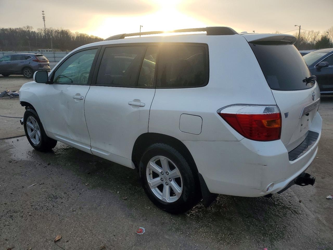 2010 TOYOTA HIGHLANDER SE photo 2