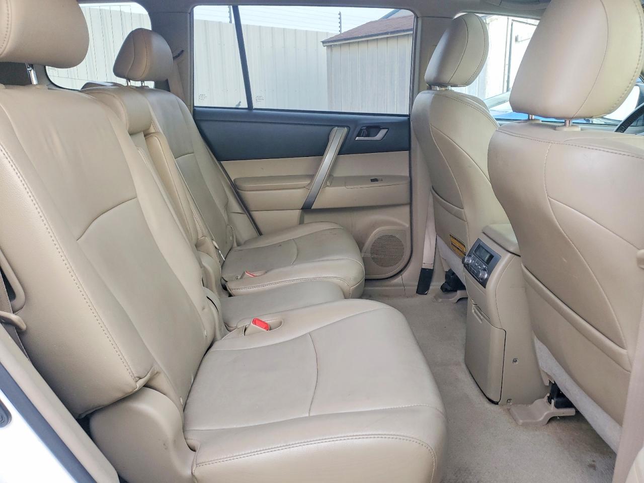 2010 TOYOTA HIGHLANDER SE photo 11