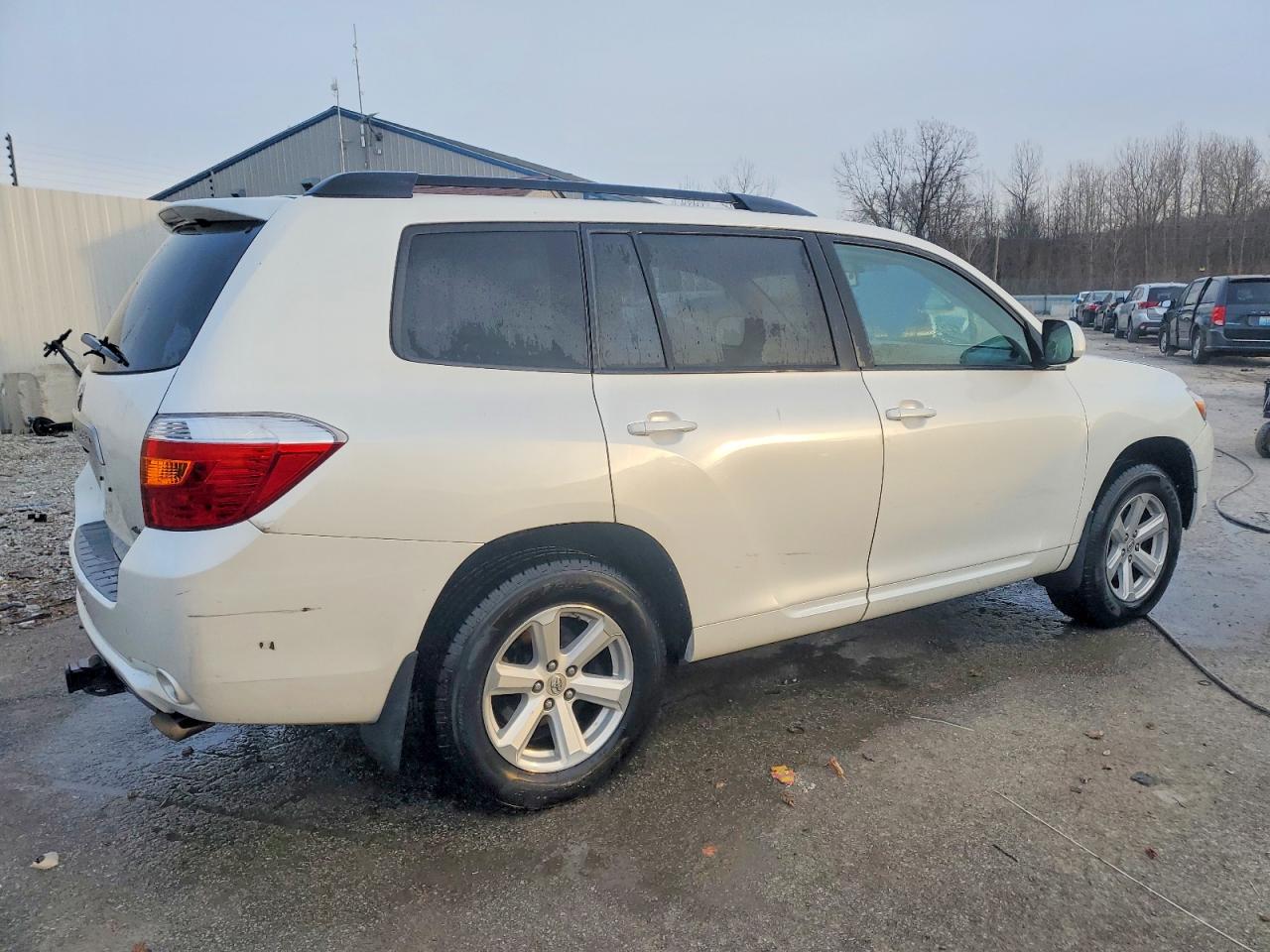2010 TOYOTA HIGHLANDER SE photo 3