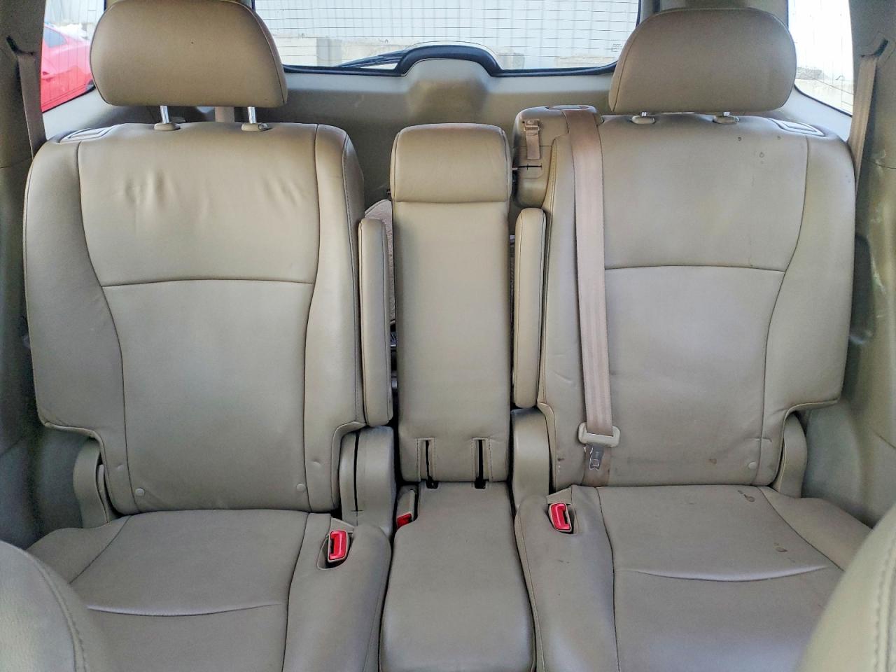 2010 TOYOTA HIGHLANDER SE photo 10