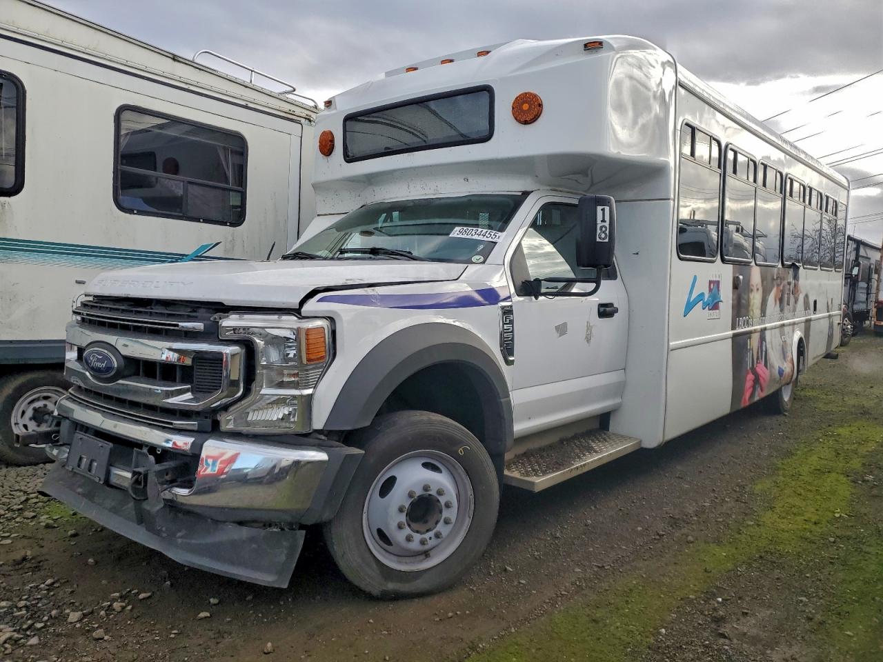 2022 FORD F550 SUPER photo 2