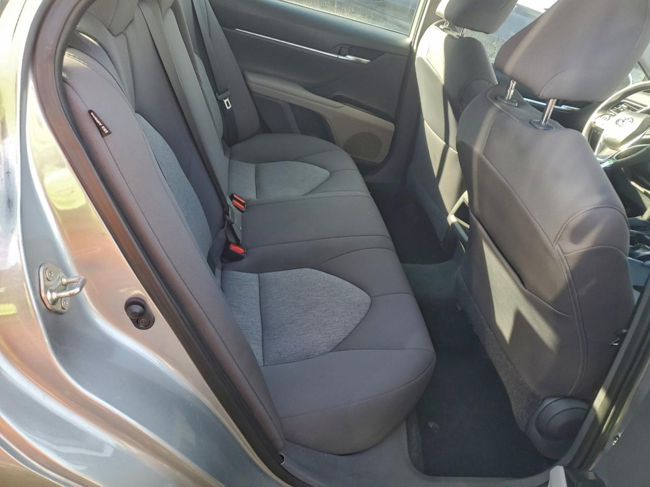 2020 TOYOTA CAMRY LE photo 10