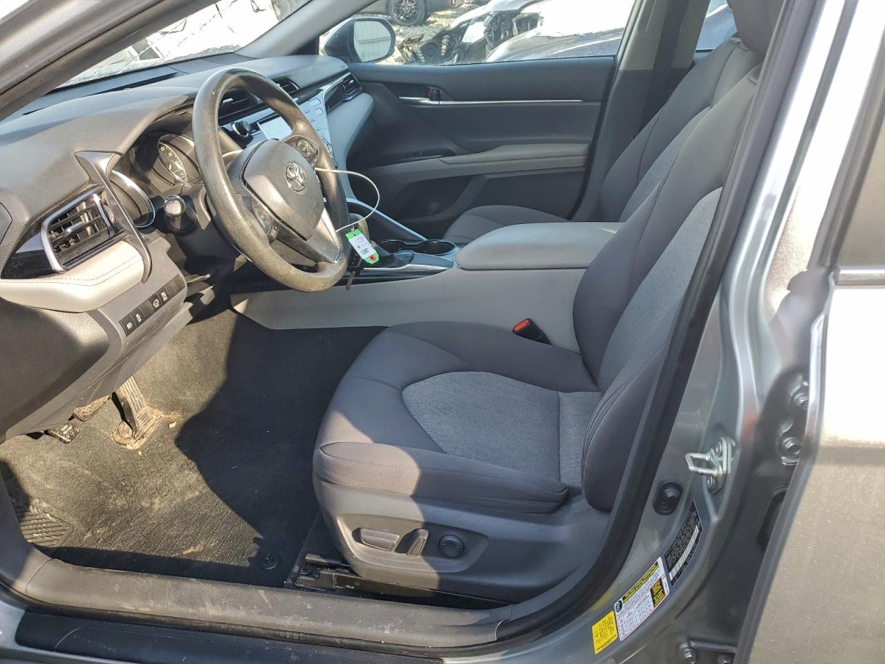 2020 TOYOTA CAMRY LE photo 7