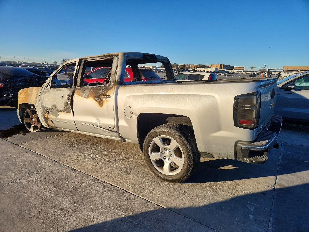 2018 CHEVROLET SILVERADO C1500 LT photo 2