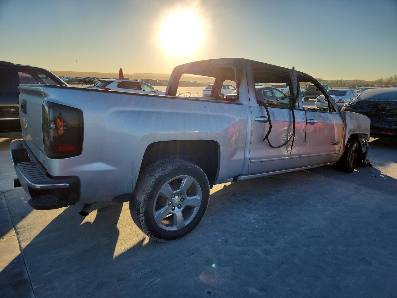 2018 CHEVROLET SILVERADO C1500 LT photo 3