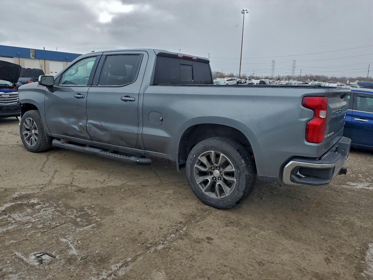 2021 CHEVROLET SILVERADO K1500 LT photo 2