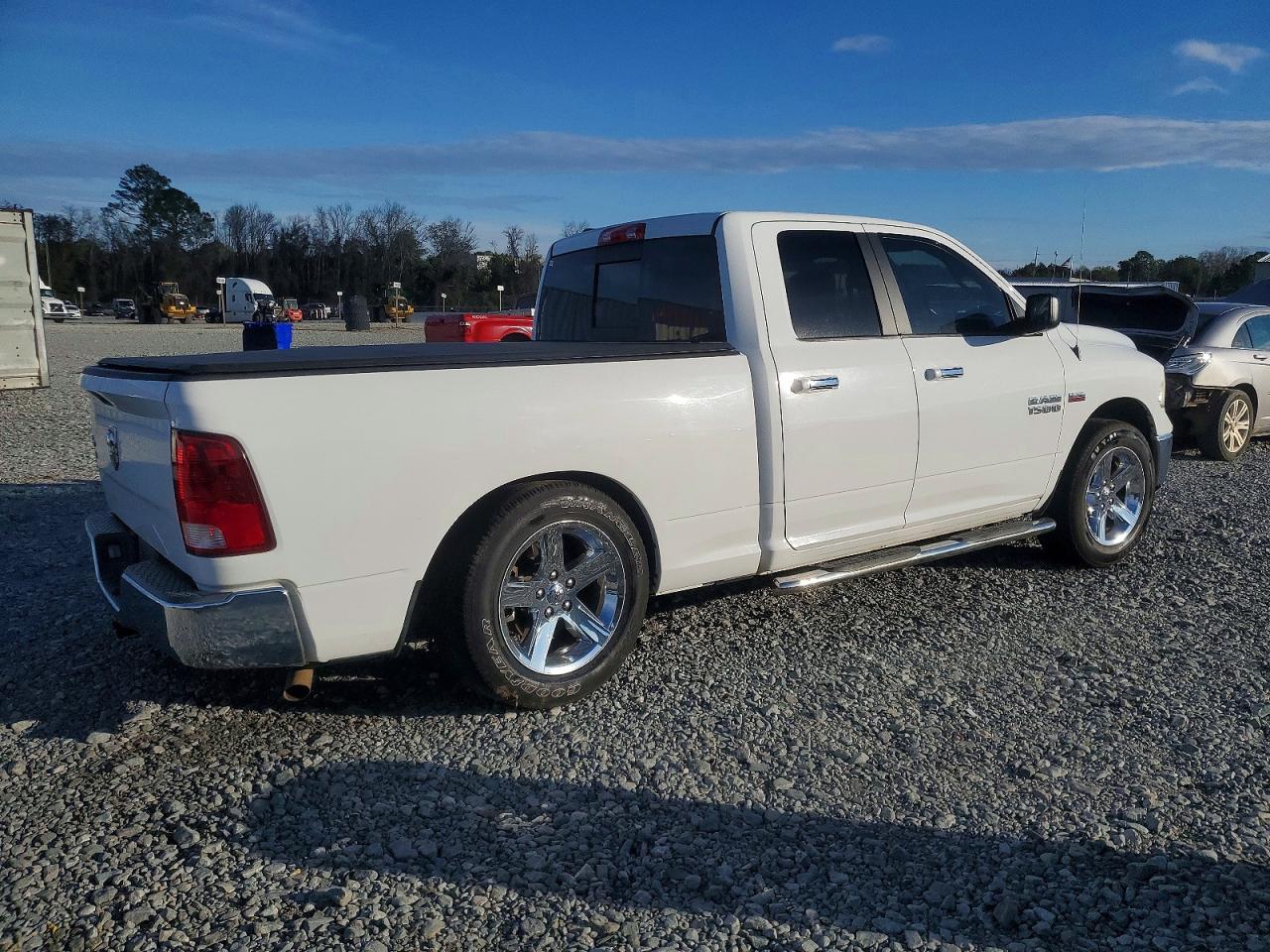 2014 RAM 1500 SLT photo 3