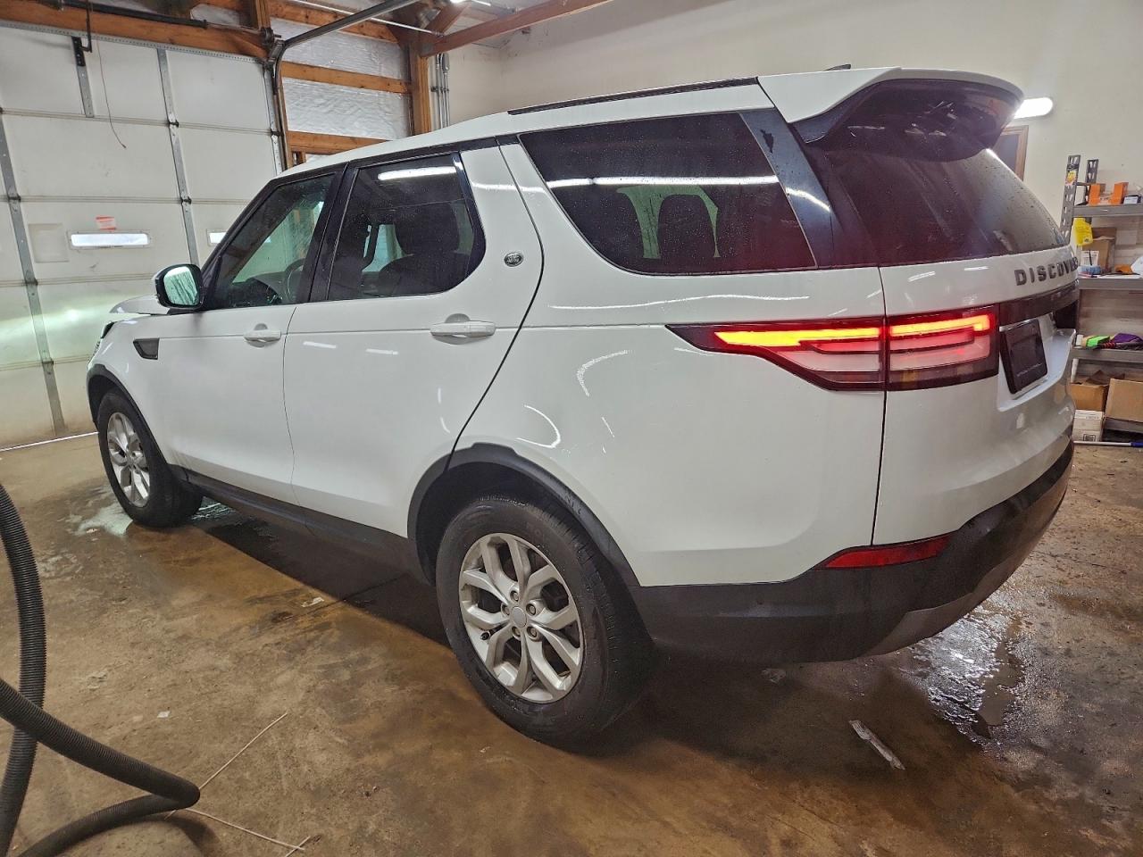 2020 LAND ROVER DISCOVERY SE photo 2