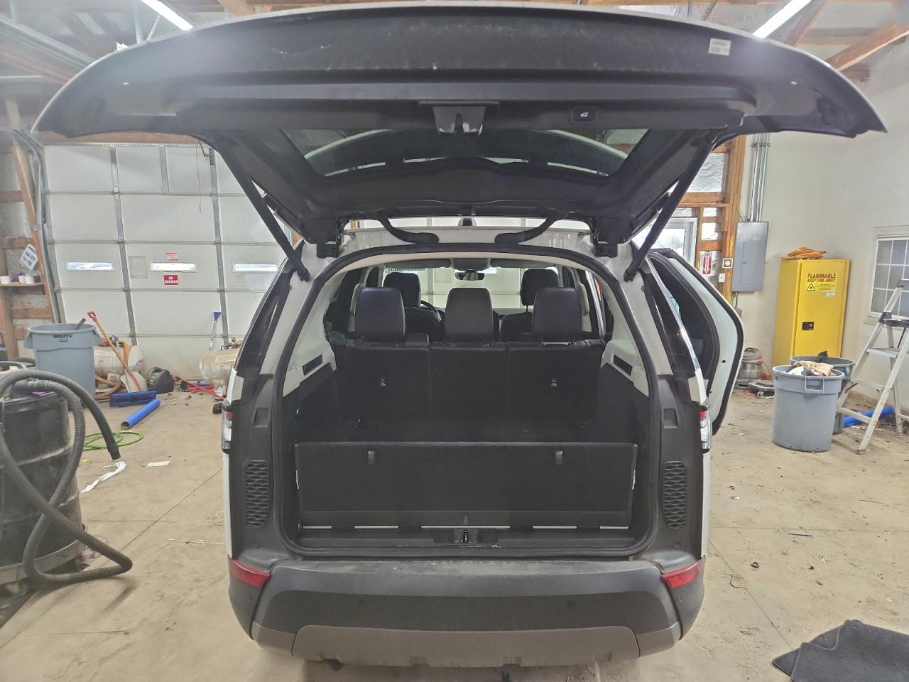2020 LAND ROVER DISCOVERY SE photo 6