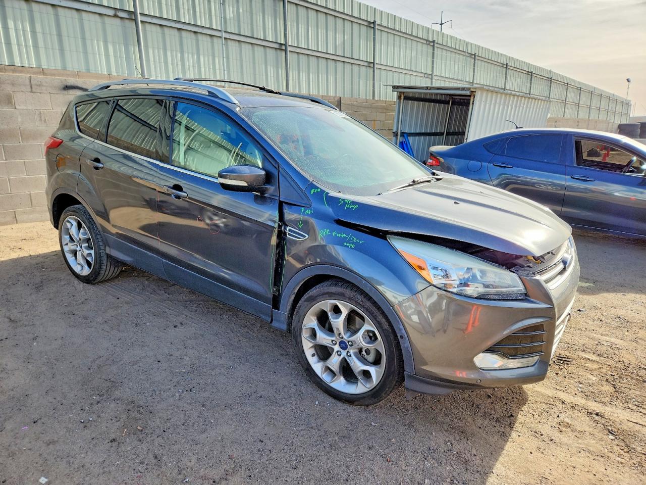 2016 FORD ESCAPE TITANIUM photo 4
