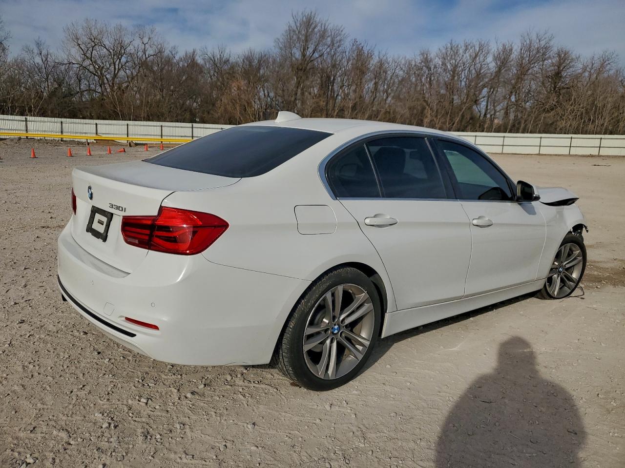 2017 BMW 330 I photo 3