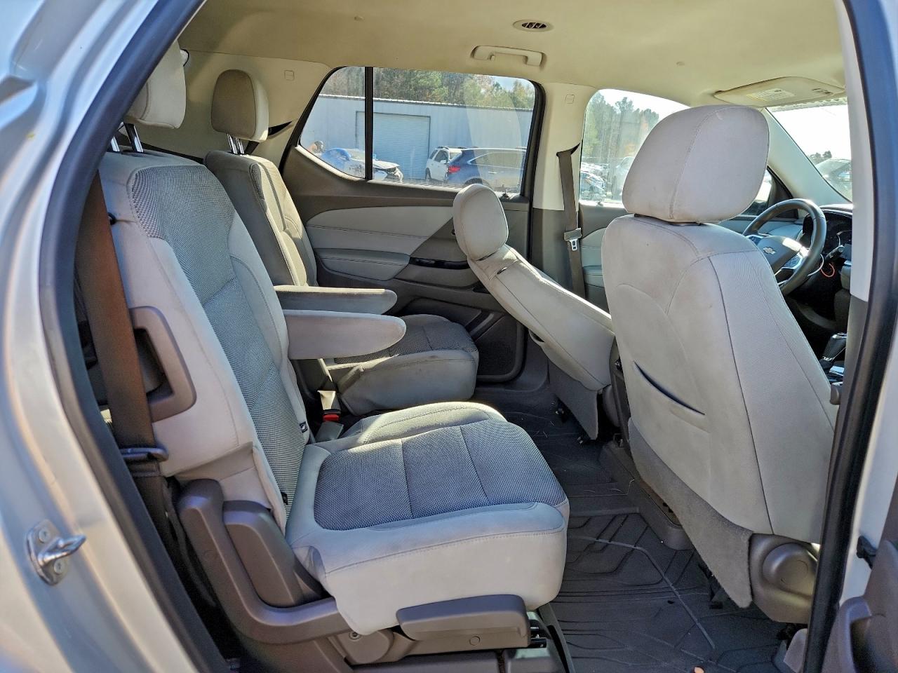 2019 CHEVROLET TRAVERSE LT photo 11