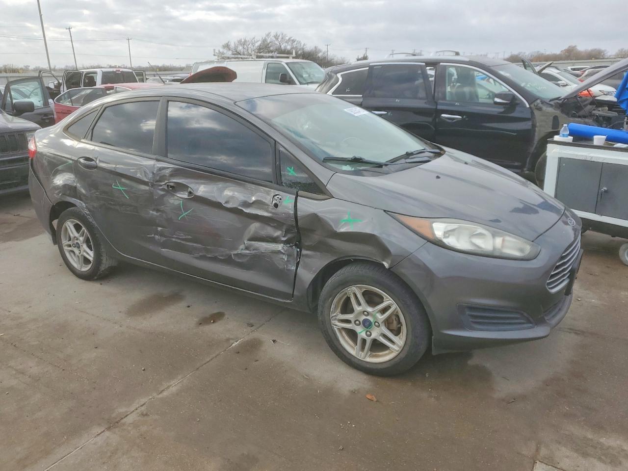 2018 FORD FIESTA SE photo 4